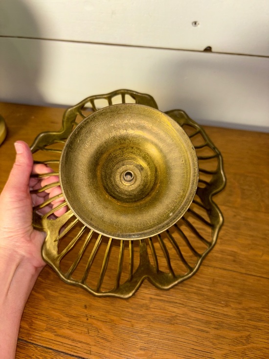 VINTAGE BRASS FRUIT BOWL Gold Tone Pedestal Ornate Metal Dish - Picture 6 of 9